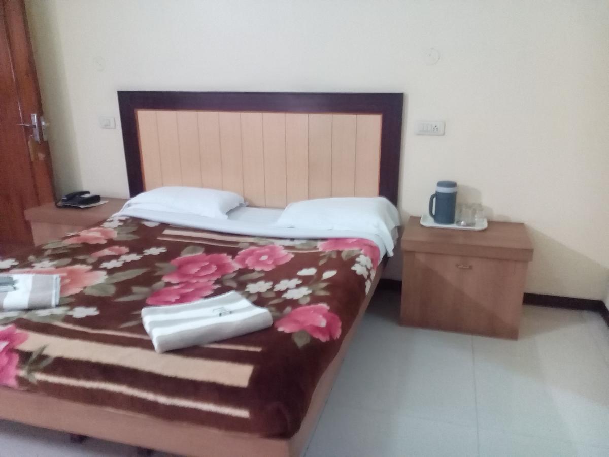 Hotel Preethi Palace Ooty Luaran gambar